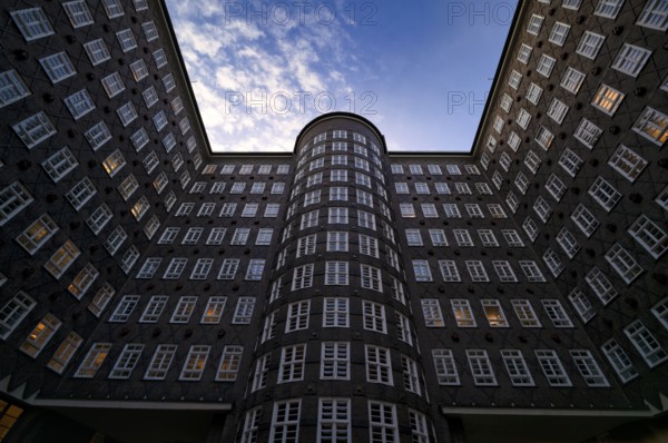 Sprinkenhof, Kontorhaus, brick expressionism, Kontorhausviertel, Free and Hanseatic City of
