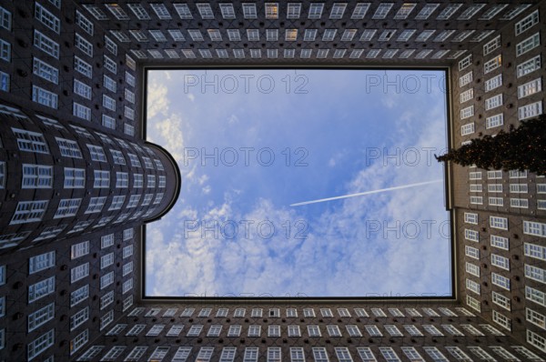 Sprinkenhof, Kontorhaus, brick expressionism, Kontorhausviertel, airplane, jet, drawing contrails