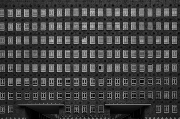 Sprinkenhof, Kontorhaus, façade, brick expressionism, Kontorhausviertel, black and white, Free and