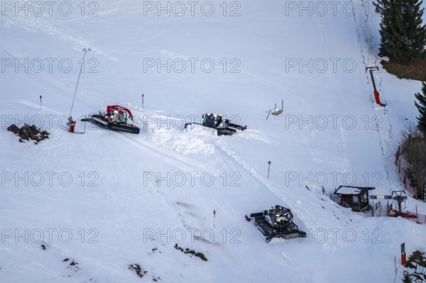 Three snow groomers level ski slopes, Hochbrixen in winter, Skiwelt Wilder Kaiser Brixental, Tyrol,