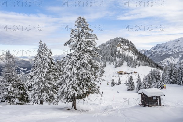 Beautiful mountain landscape in the Garmisch Classic ski area with Kreuzalm, in winter, Wetterstein