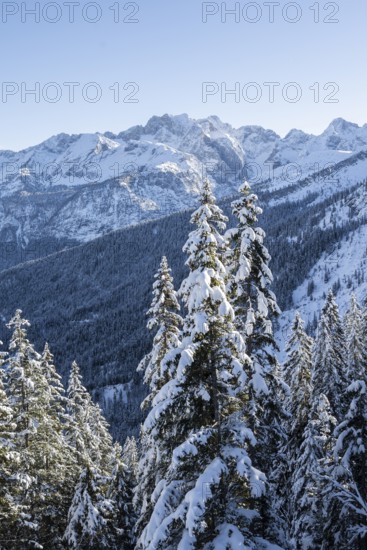 Snowy mountain landscape, ascent to Längenfelderkopf, view of Dreitorspitze, Wetterstein Mountains,