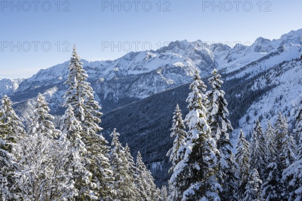 Snowy mountain landscape, ascent to Längenfelderkopf, view of Dreitorspitze, Wetterstein Mountains,