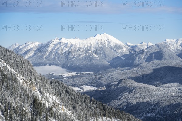 Snowy mountain landscape with peaks of the Ester Mountains and Soiern Group, ascent to