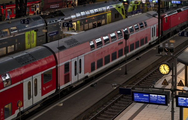 Interior view, RE, regional express, trains, tracks, platform, travelers, main station, Free and