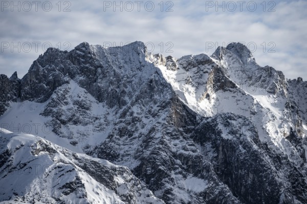 View of snow-covered peaks of Zugspitze and Jubiläumsgrat, view from Längenfelderkopf in winter,