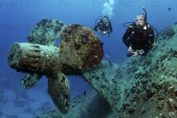Diver and diver explore wreck, shipwreck, propeller, ship propeller, Salem Express, ferry, Port