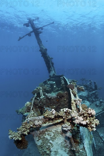 Schorstein und Mast, MS Khanka, also known as Russian wreck, named SSV (Sudno Svyazyy) on the hull