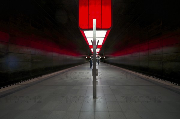 HafenCity University subway station, illuminated in color, red, travelers, platform, stop, train