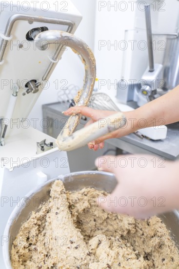 A hand grabs a mixing machine filled with dough, Christmas baking, Haselstaller Hof, Wildberg,