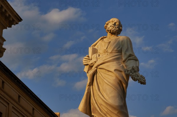 Syracuse, cathedral, imposing ancient statue against a blue, cloudy sky, Baroque towns of Sicily,