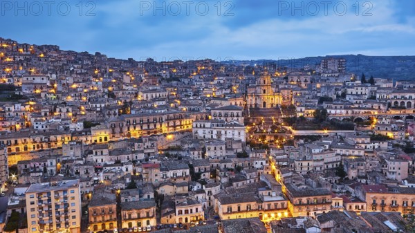 Modica, Duomo di San Giorgio, St. George Cathedral, extensive overview of an illuminated historic