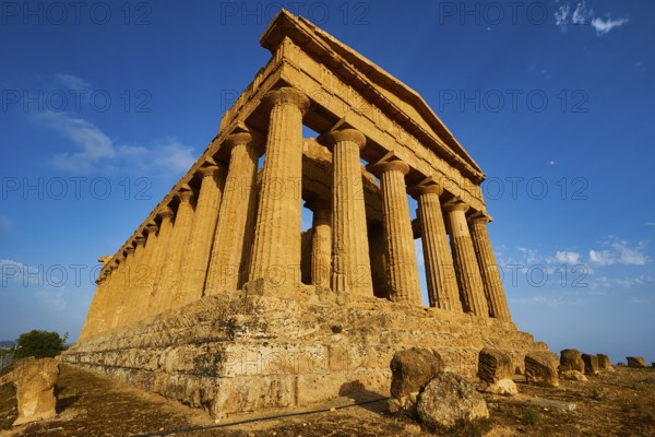 Temple of Concordia, Great Ancient Temple with Massive Columns and Sandstone Constructure, Valley