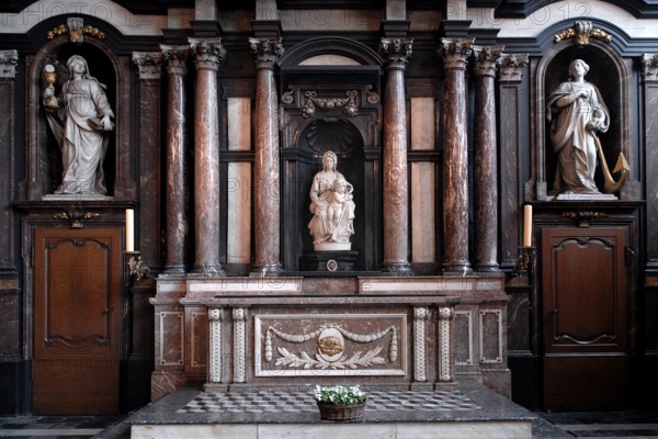 Bruges Madonna, sculpture by Michelangelo from 1501 to 1506, Moscron chapel of the Bruges Church of