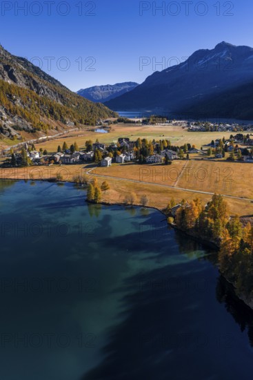 Mountain landscape, mountain lake, larch forest, autumn, autumn discoloration, morning light,