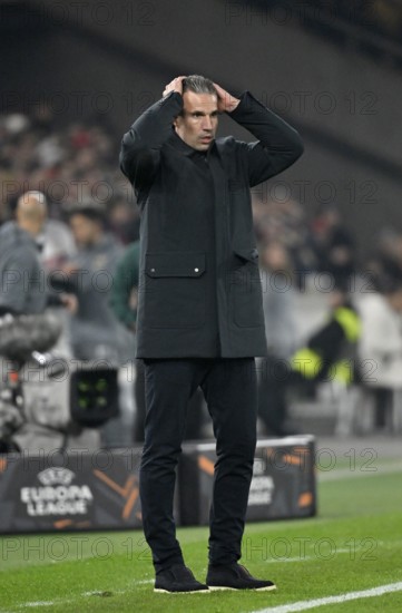 Coach coach Robin Van Persie Feyenoord Rotterdam on the sidelines gesture horrified Europa League,