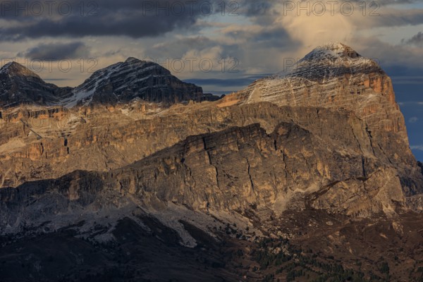 Steep mountains, mountain range, evening light, cloudy, autumn, Pordoi Pass, view of Tofana Group,