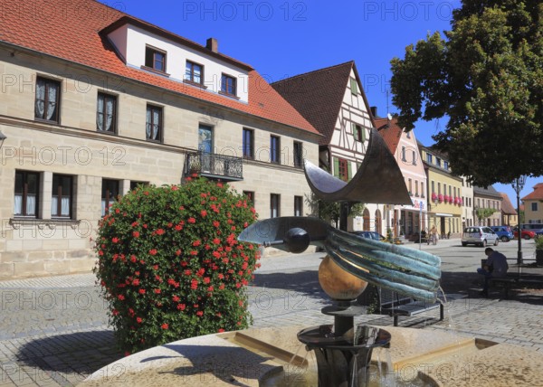 Fachwerkhäuser und Brunnen, am Rathausplatz, city of Heideck in the district of Roth, Middle