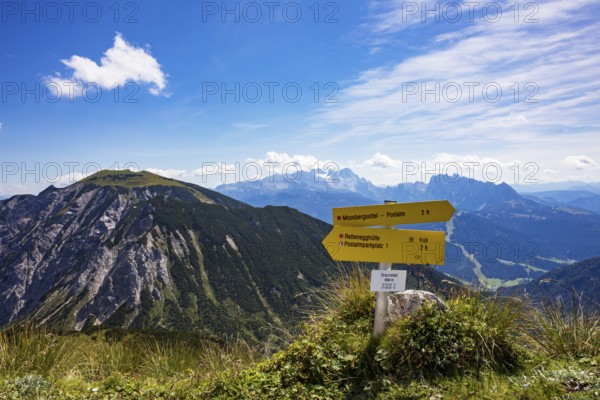 Signpost on Braunedlkogel with view to Gamsfeld, Postalm, Osterhorn Group, Salzkammergut, State of