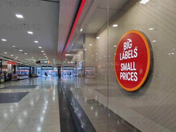 Interior view of empty shopping center, empty shop, Stadtgalerie, Witten, North Rhine-Westphalia,