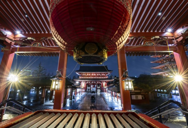View from the main hall with a huge red lantern to the illuminated Hozomon Schazkammer Gate of