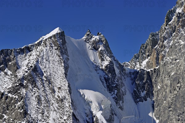 Snow-covered Aiguille Blanche de Peuterey, Pointe Helbronner viewing terrace, Chamonix-Mont-Blanc,
