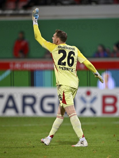 Goalkeeper Daniel Peretz Hamburger SV HSV (26) gesture gesture DFB-Pokal, Voith Arena, Heidenheim,