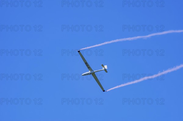 An SZD-59-1 ACRO glider, registration D-1138, during a demonstration as part of an air show at the
