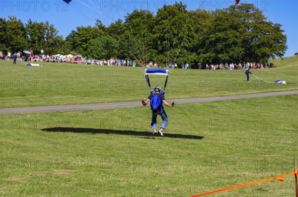 Landing of skydivers during an aerial acrobatic performance as part of an air show at the Rossfeld