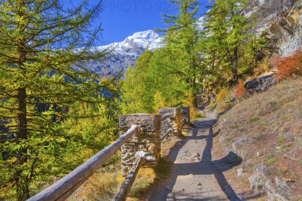 Historic chapel trail with Alphubel 4206m in autumn, Saas-Fee, Saasertal, Valais, Switzerland