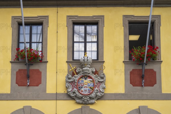 Facade with city coat of arms, town hall, market square, Deutsche Korbstadt, Lichtenfels, Upper