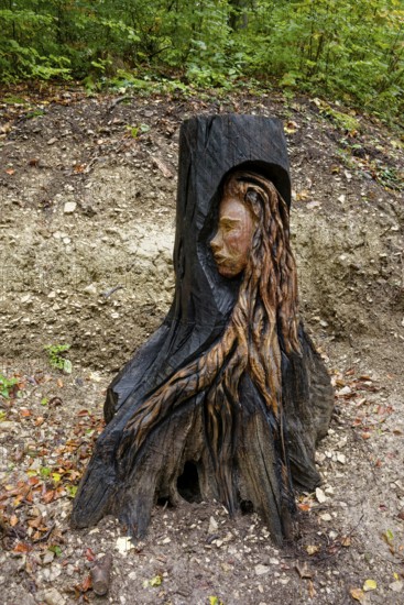 Wooden sculpture The Face of Urschel, Pfullinger Sagenweg, stories and legends, by woodsaw artist