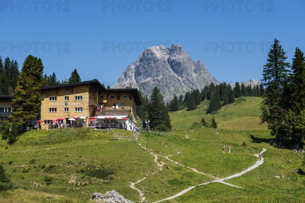 Berglandschaft und Berggasthof, Körbersee, Widderstein, Warth, Bregenzerwald, Vorarlberg, Alps,