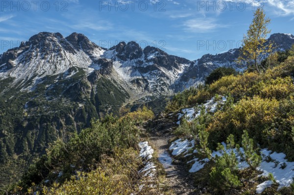 Hiking trail around the pulpit in autumn vegetation, in the back mountains of the Allgäu Alps,