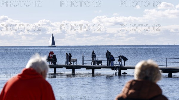 Beach scene on the south beach in sunny autumn weather, Fehmarn island, 18.10.2025, Fehmarn,