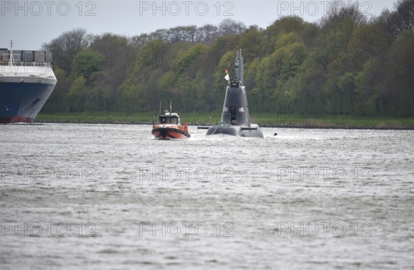 Warship, submarine, submarine TKMS Submarine 01 sails in the Kiel Canal, Schleswig-Holstein,