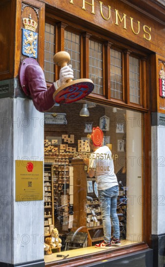 The Posthumus Shop, stationery boutique, shop façade with decorative stamp motifs, St. Luciensteeg,
