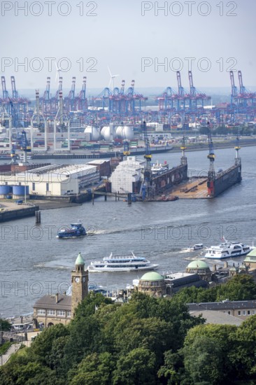 City view, view of the Elbe with St. Pauli Landungsbrücken and Hamburg harbour, from the tower of