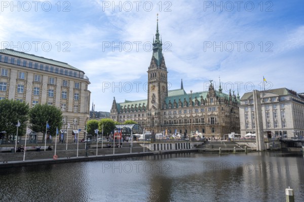 View over the Kleine Alster to Hamburg City Hall, Jungfernstieg, Hamburg, Germany