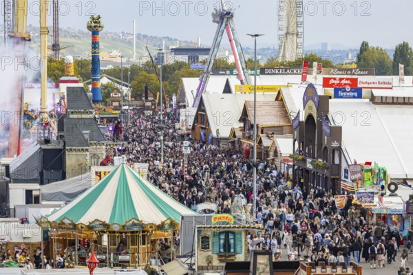 The 178th Cannstatter Volksfest on the Wasen attracted 4.2 million visitors. The Wasenrummel is one