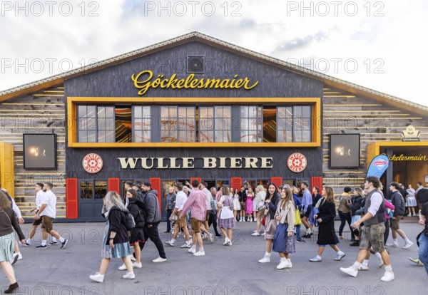The 178th Cannstatter Volksfest on the Wasen attracted 4.2 million visitors. The Wasenrummel is one