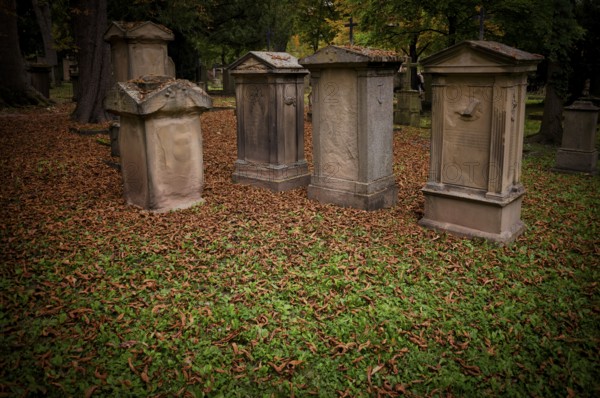 Gravestones, grave, graves, Hoppenlauf cemetery, oldest preserved cemetery in Stuttgart, autumn