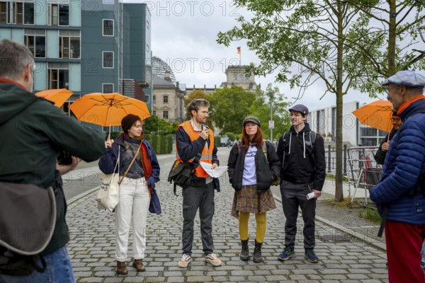 Henning Jeschke talks about the revolution of the new generation: just as children play cops and