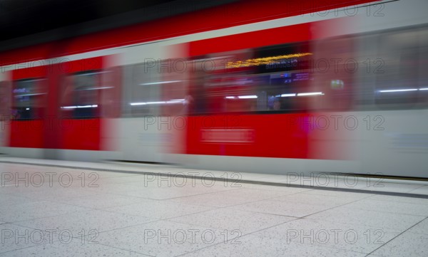 Underground arriving S-Bahn, train, class 420 in traffic red, platform, stop, station city centre,