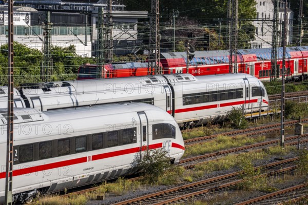 ICE trains on the railway line, IC, regional train, north of Düsseldorf main station, North