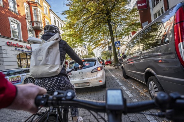 Cycling in the city, city centre road, cycle lane, two-wheeled traffic has priority, 30 km/h zone,