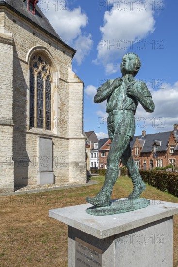 Statue Anzie Seppe, chiro boy in front of the Sint-Petruskerk, Saint Peter's Church in the village