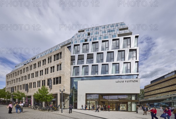 Modern architecture, Boutique Louis Vuitton, shop, shopping, pedestrians as accessories, pedestrian