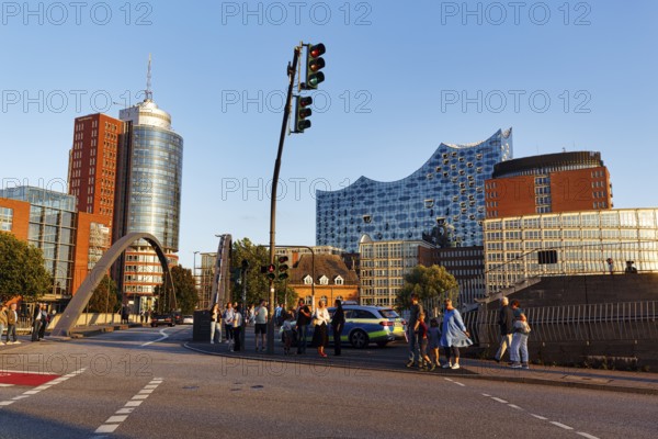 Crossroads with traffic lights, approach, Hanseatic Trade Centre, Niederbaumbrücke,