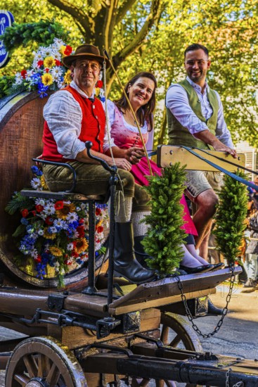 Barrel wagon with the landlady of the Löwenbräu marquee Stephanie Spendler, Oktoberfest, Munich,